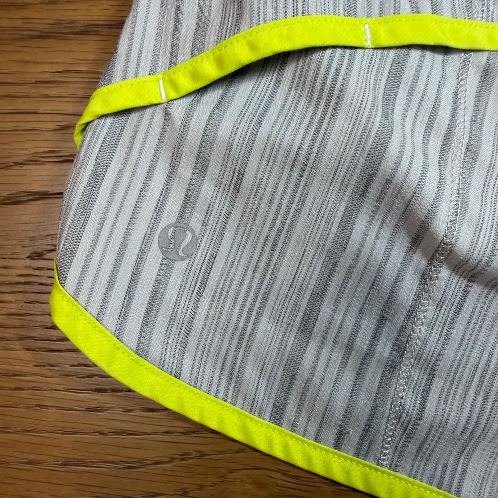 Lululemon Run Speed Up Shorts Wee Are From Space Silver Spoon Print Size 4 - Picture 3 of 7